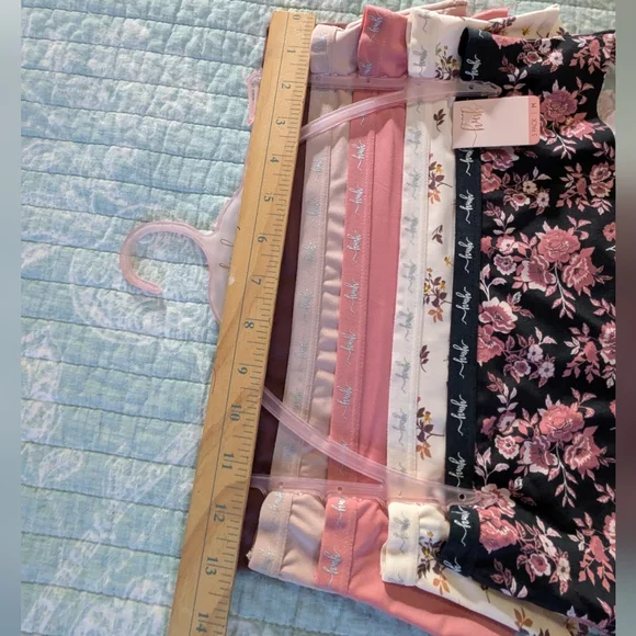 NWT 5 pack, Hush - Quality Underwear In Floral And Solid. Medium. - Picture 6 of 8